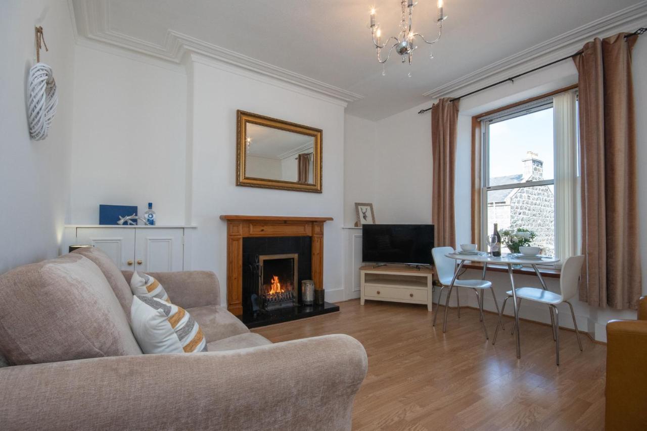 Dwellcome Home Ltd 1 Bed Apt, Half Mile To Union Street Yet Quiet, Free Parking, Fast Wifi, Ideal For Long Term Contractor, Etc Stays, Fully Equipped Kitchen, Regular Housekeeping Option - See Our Site For Assurance Aberdeen Exterior photo