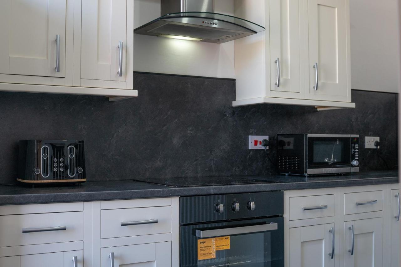 Dwellcome Home Ltd 1 Bed Apt, Half Mile To Union Street Yet Quiet, Free Parking, Fast Wifi, Ideal For Long Term Contractor, Etc Stays, Fully Equipped Kitchen, Regular Housekeeping Option - See Our Site For Assurance Aberdeen Exterior photo